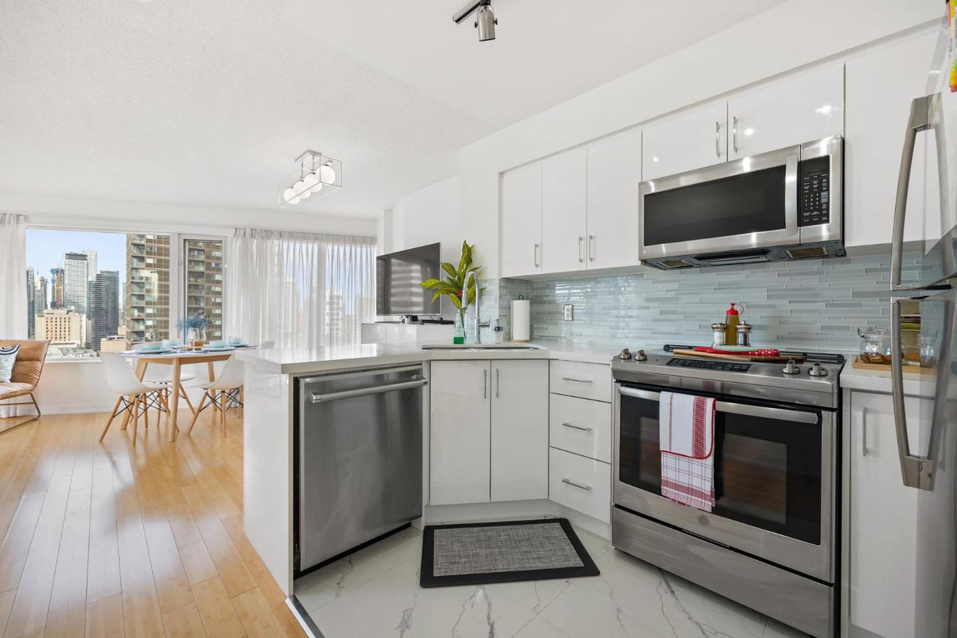 Modern 2-Bedroom Condo W Floor To Ceiling Windows Toronto Exterior foto