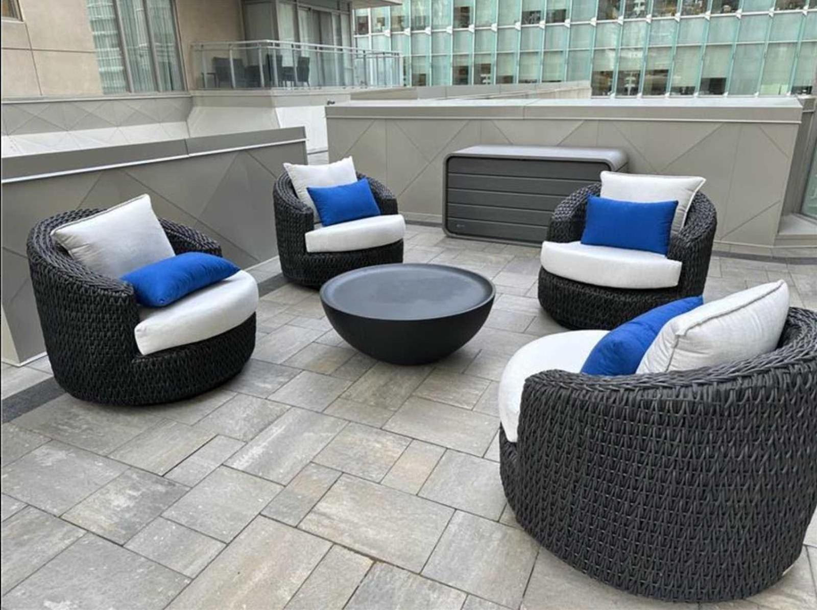 Modern 2-Bedroom Condo W Floor To Ceiling Windows Toronto Exterior foto